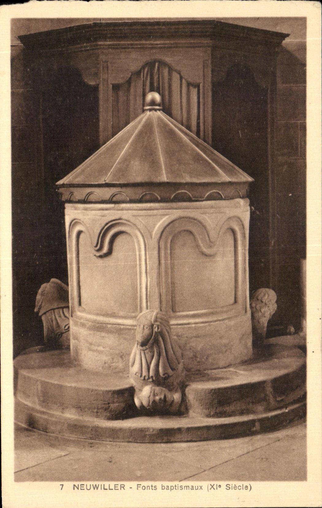 CPA Neuwiller Fonts baptismaux (XI Siecle)