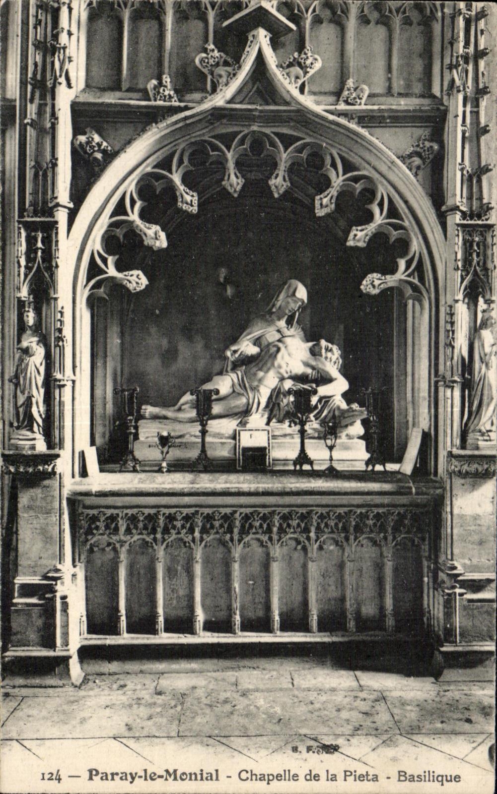 CPA Paray le Monial Chapelle de la Pieta Basilique