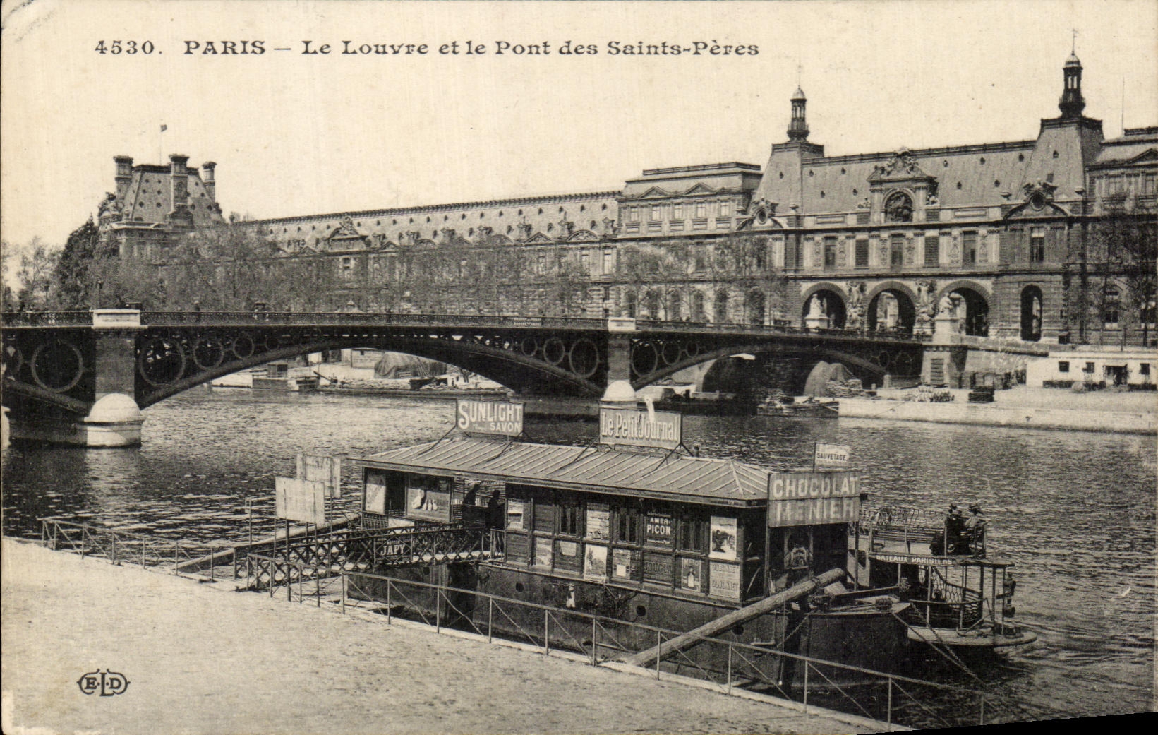 CPA Paris Le Louvre et le pont des Saints Peres Peniche Chocolat Menier 