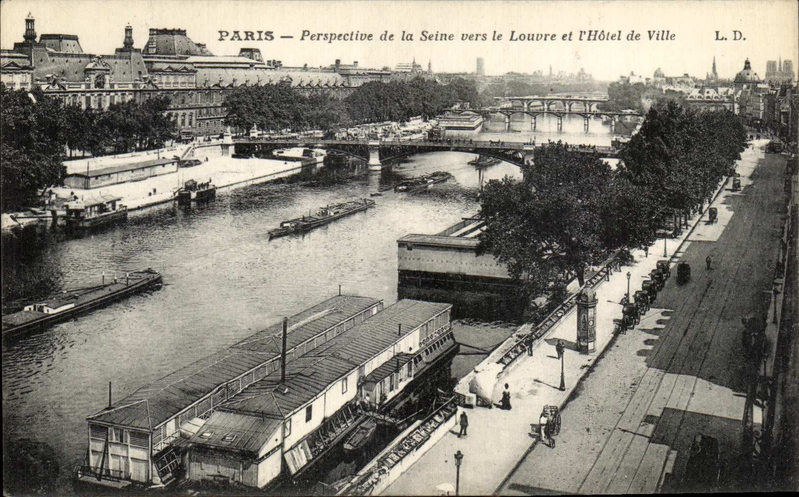 CPA Paris Perspective de la Seine vers le Louvre et I Hotel de Ville Peniches 