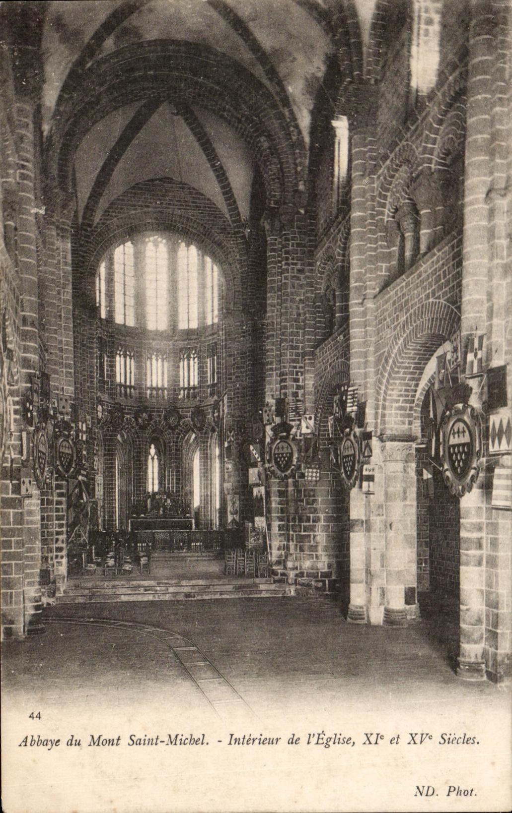 CPA Abbaye Du Mont Saint Michel Interieur de I Eglise