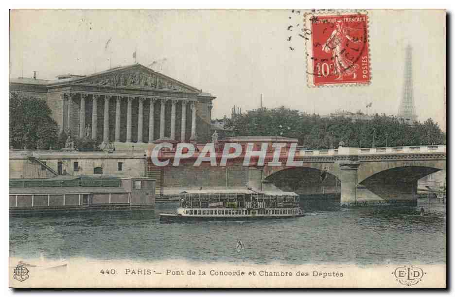 CPA Paris Pont de la Concorde et Chambre des Deputes Peniche Tour Eiffel