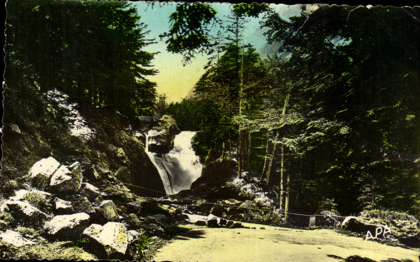 CPA Cauterets Et Route du Pont d Eapagne