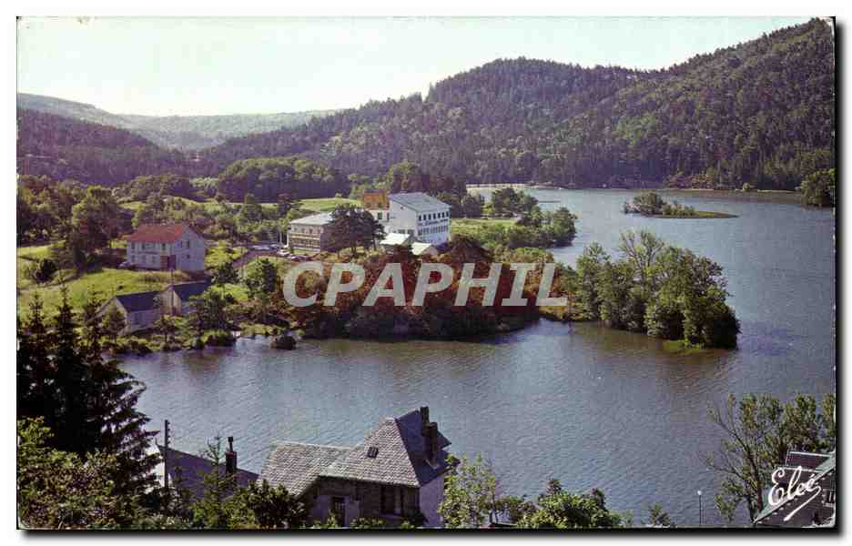 CPA Auvergne Pittoresque et Touristique Lac chambon Vue generale vers la plage et les nouveaux hotels
