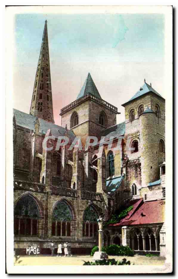 Tréguier (C.-du-N.) — La Tour d'Hastings, le Cloître et la Flèche de la Cathédrale — G. Beani, éditeur, Paris