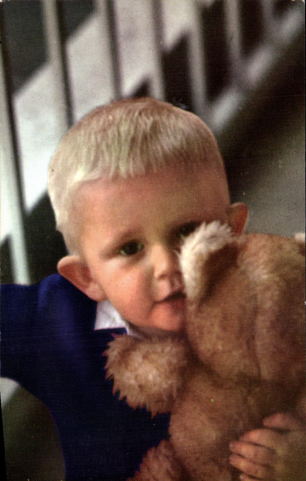 Child with a Teddy Bear — Campaign for the Protection of Children and Adolescents — Publisher: Specialized Educators, Rennes