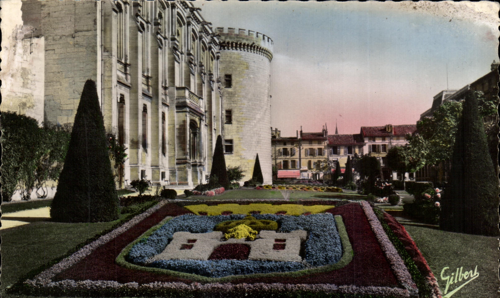 CPA Angouleme Jardin de l Hotel de Ville Les Armes de la Ville