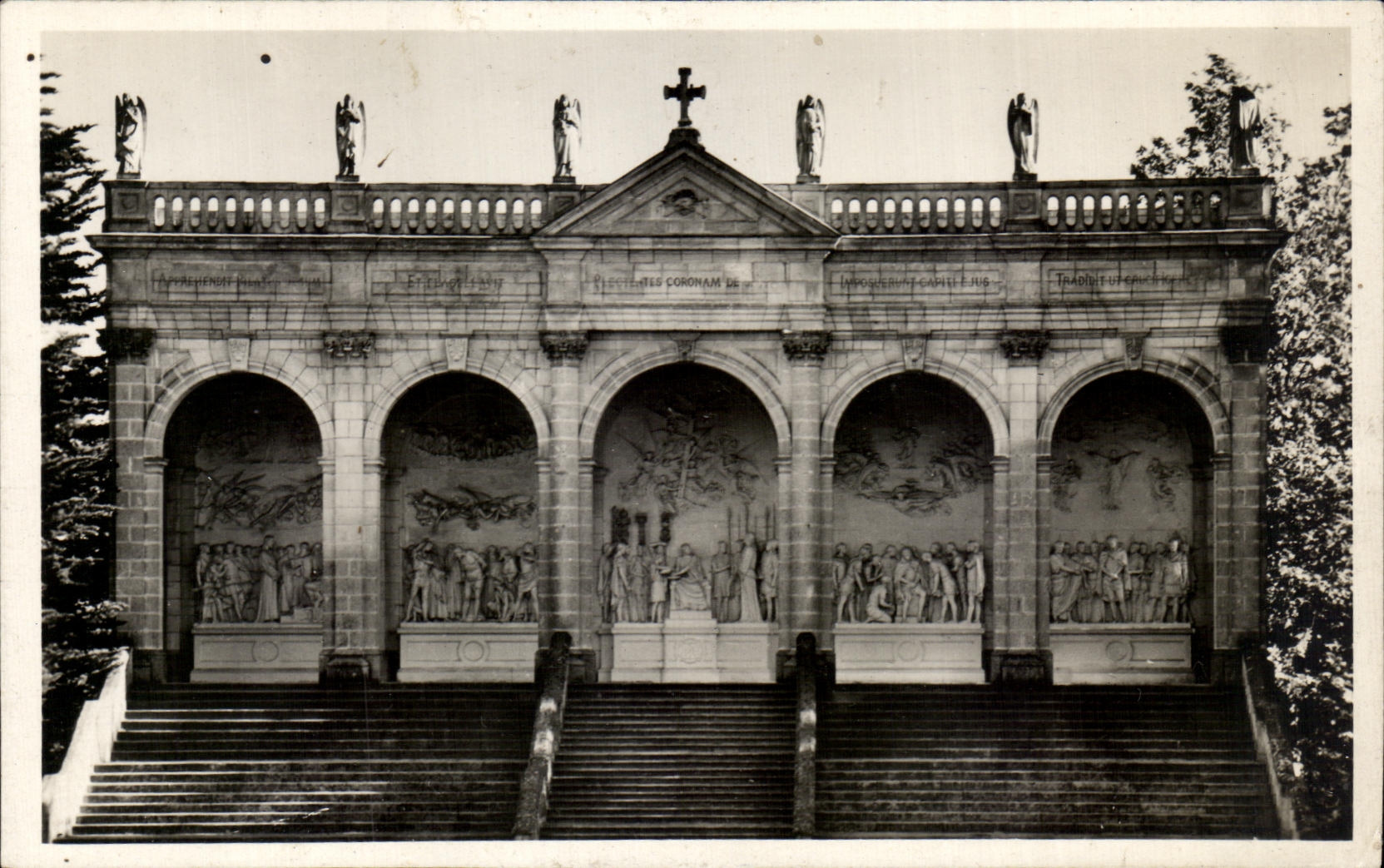 CPA Calvaire de Pontchateau Le Chemin de la Croix Ire Station La Scala Jesus est condamne a mort