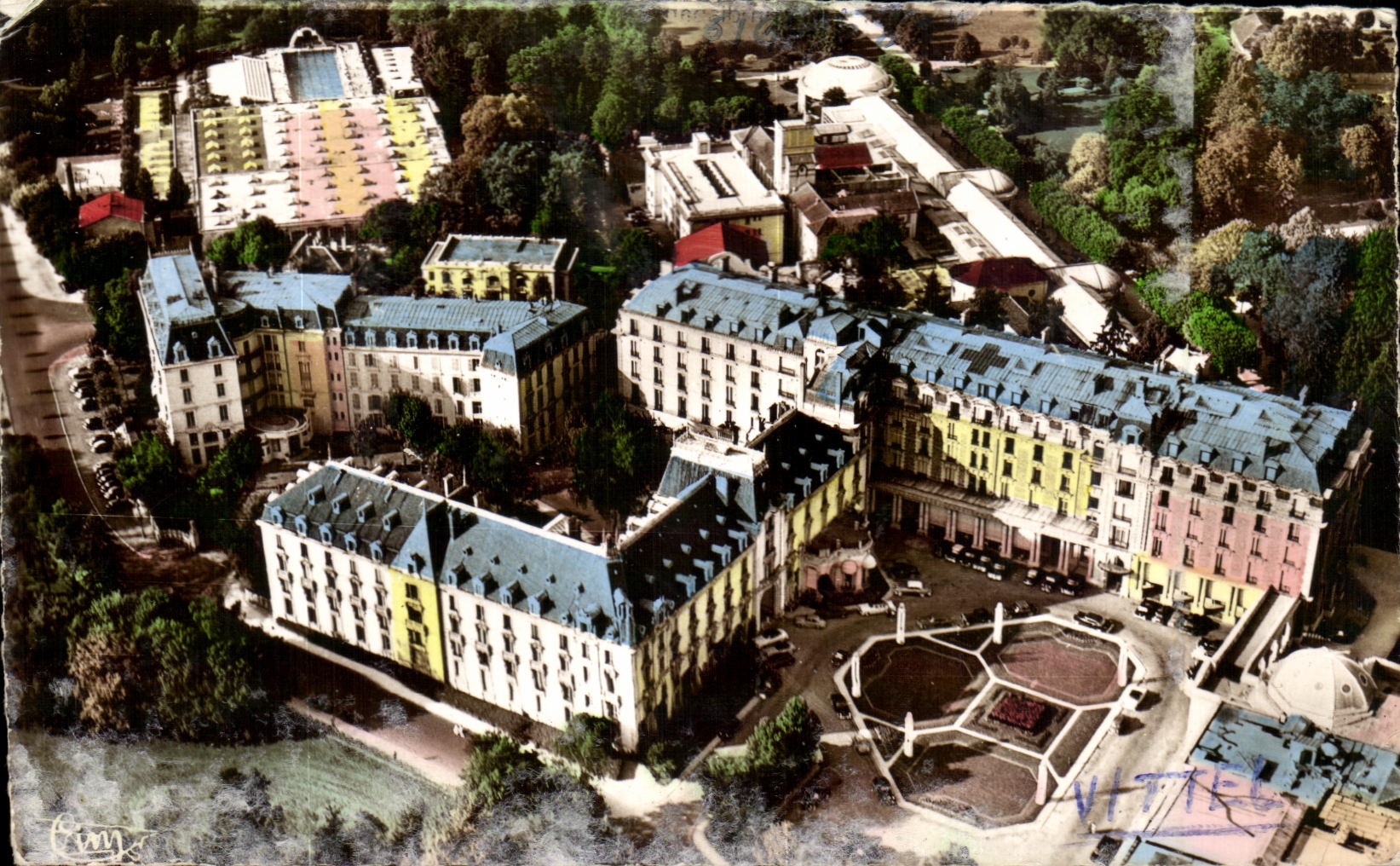 CPA Vittel Les Grands Hotels de la Station Vue aerienne