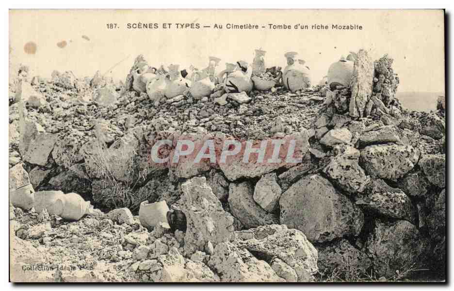 CPA Scenes Et Types Au Cimetiere Tombe d un riche Mozabite