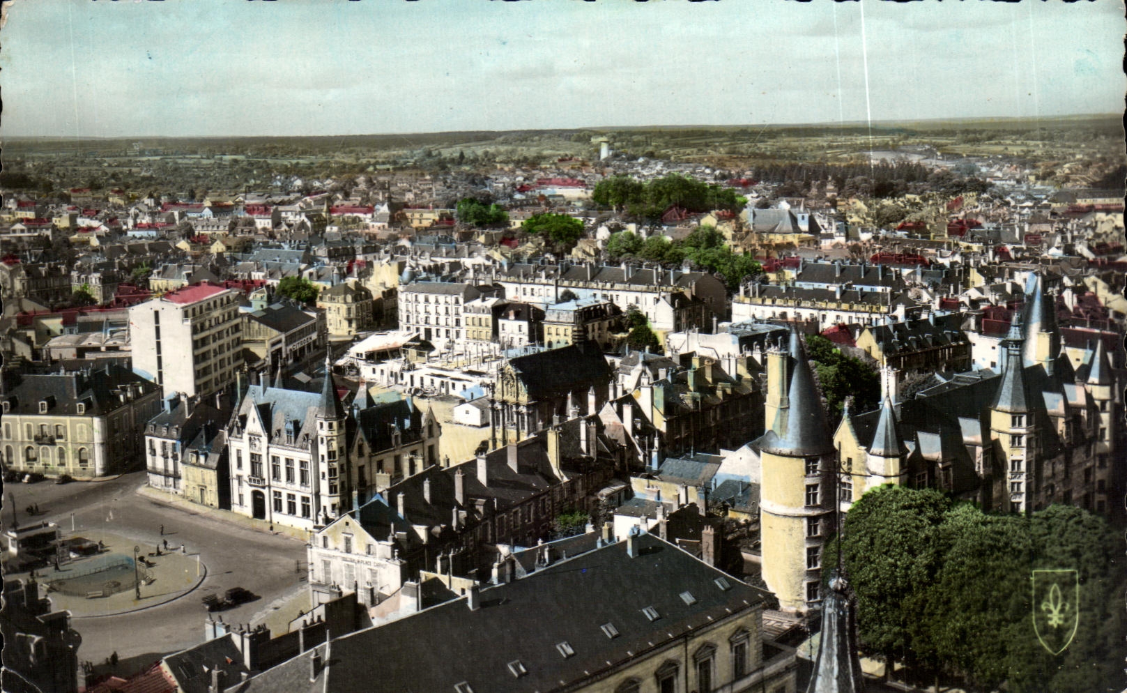 Nevers (Nièvre) — Vue panoramique — Palais Ducal — Caisse d'Épargne