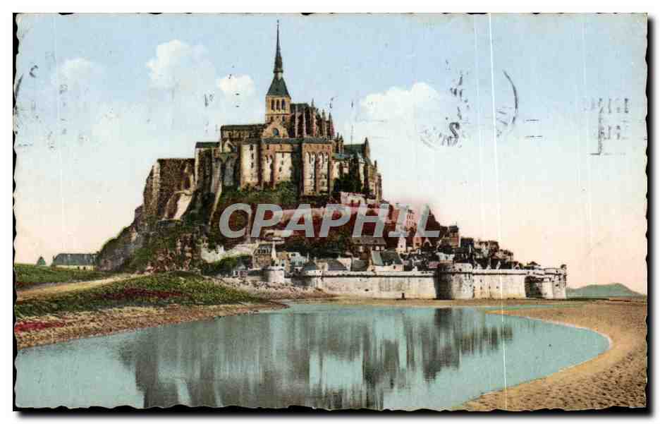 CPA Mont Saint Michel Cote Sud Vue prise a I Est de la Digue