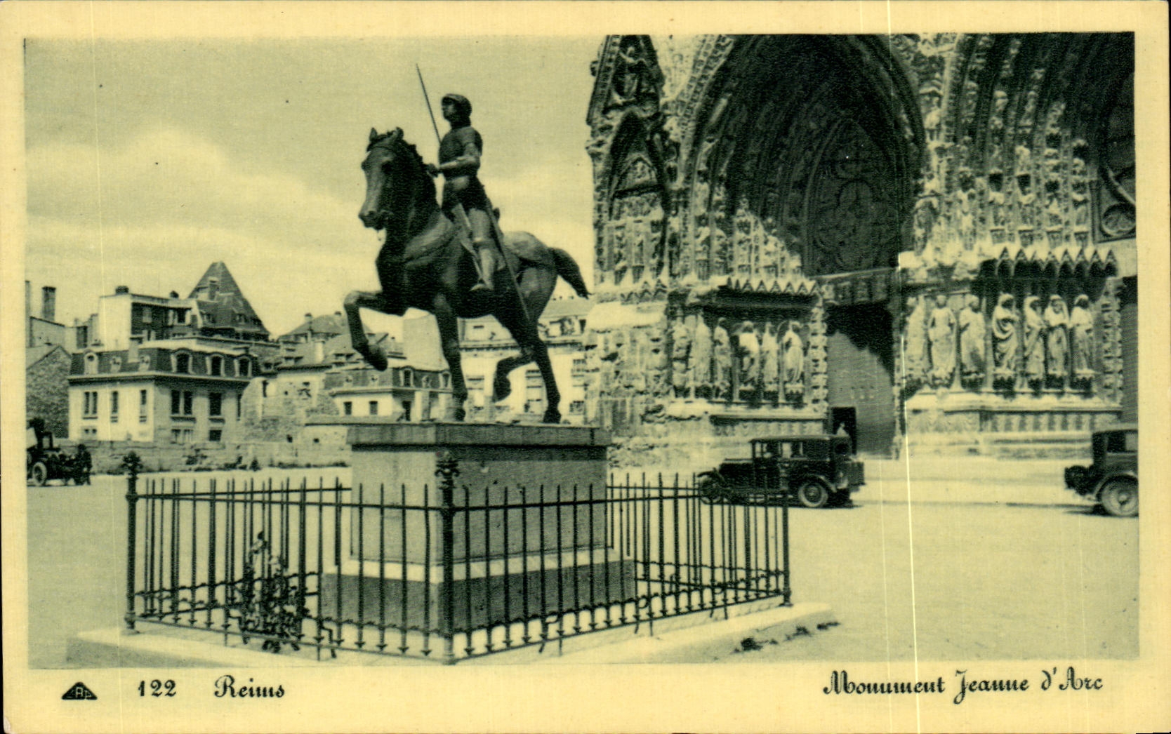 CPA Reims Monument jeanne d Arc