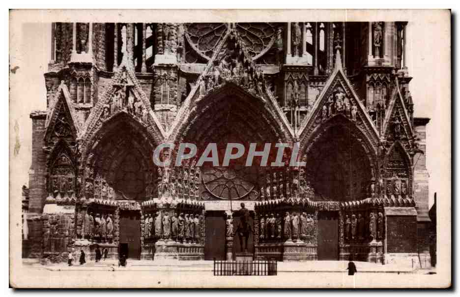 CPA Reims La Cathedrale et Monument Jeanne d Arc