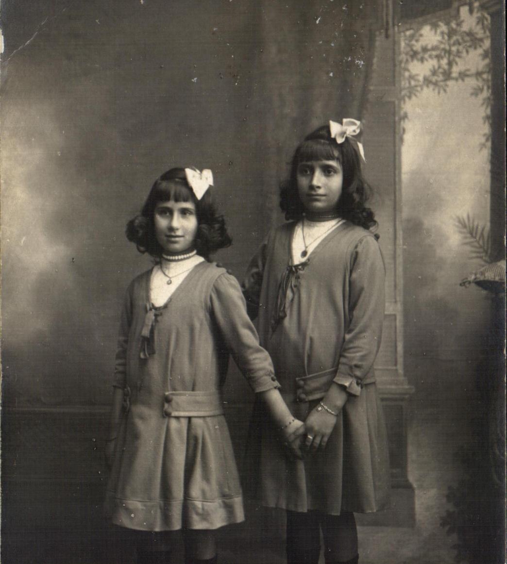 CARTE PHOTO Enfants Filles Vanves
