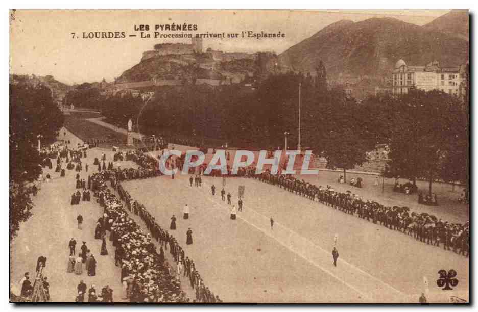 CPA Lourdes La basiliqueet la grotte