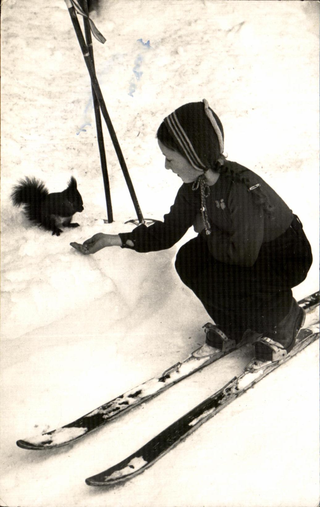 CARTE PHOTO Enfant a ski Ecureuil