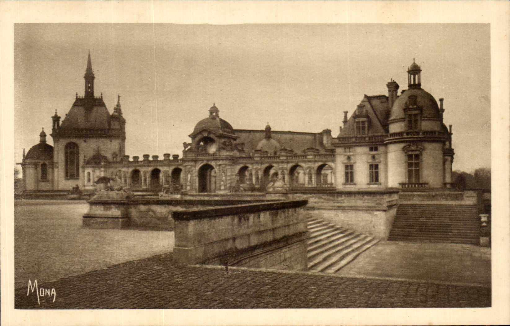 Château de Chantilly — vue du parc — éditeur Mona, n° 851