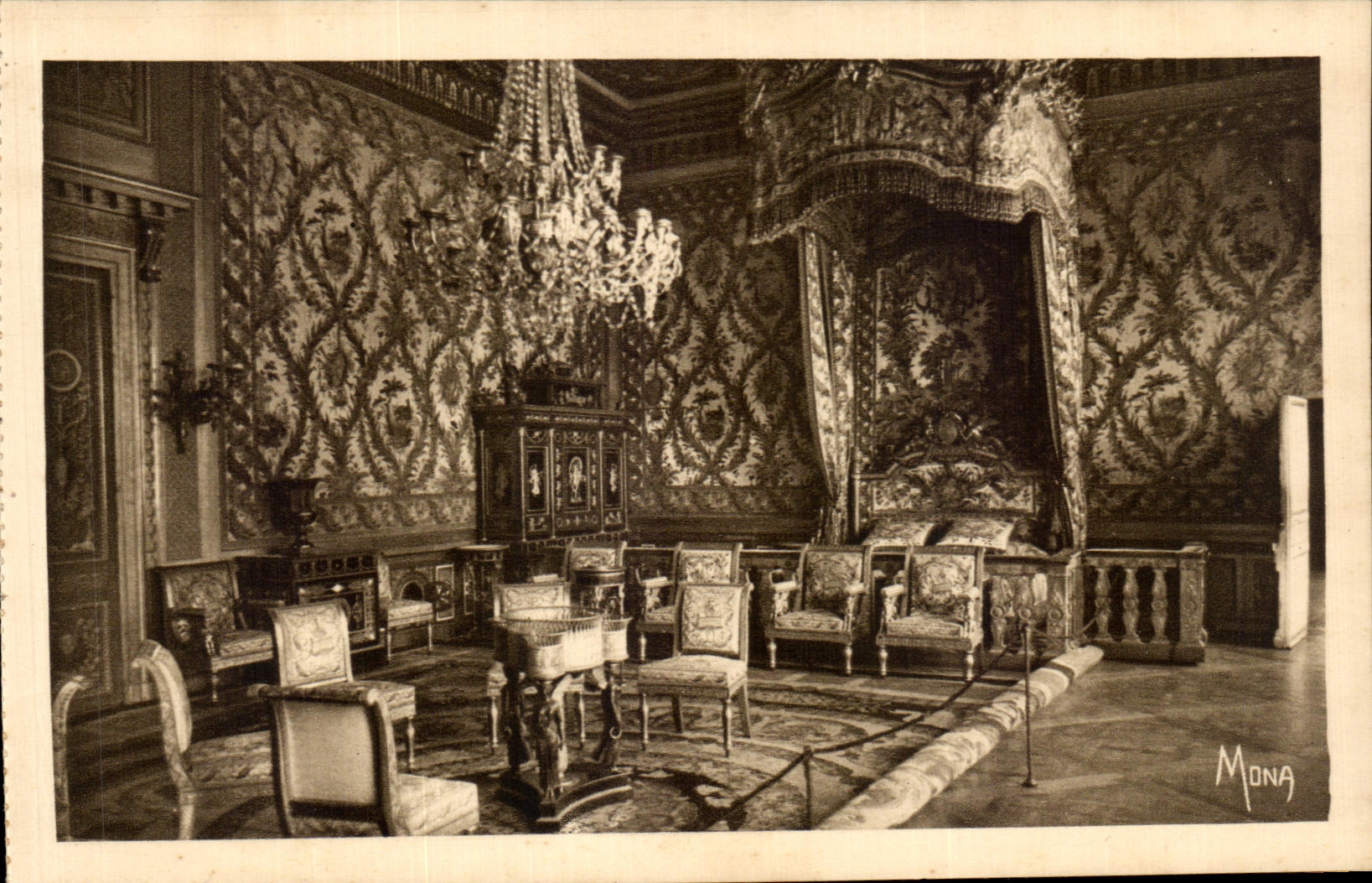 Chambre à coucher de la reine Marie-Antoinette — Palais de Fontainebleau — éditeur MONA, n° 507