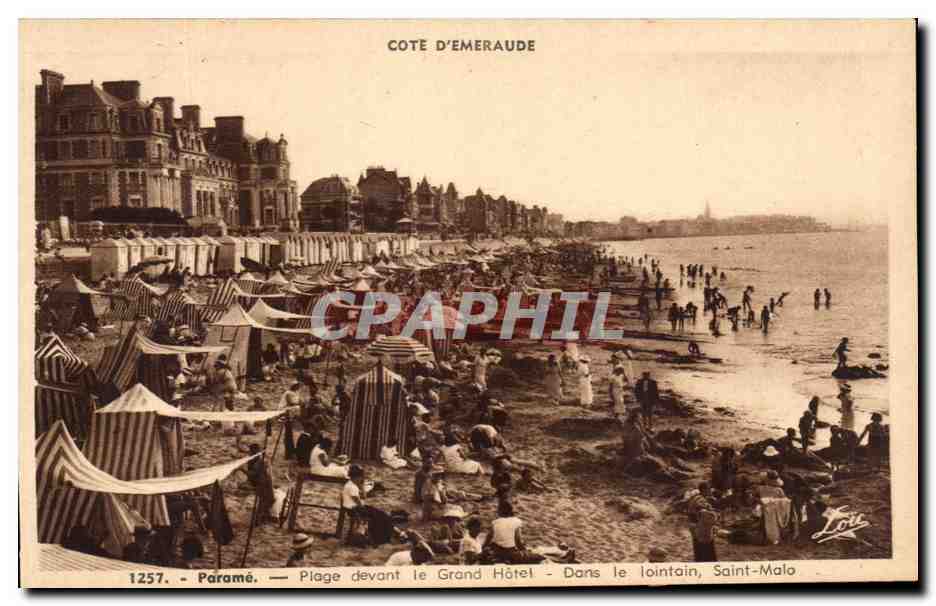 CPA Parame Plage devant le Grand Hotel Dans le lointain Saint Malo