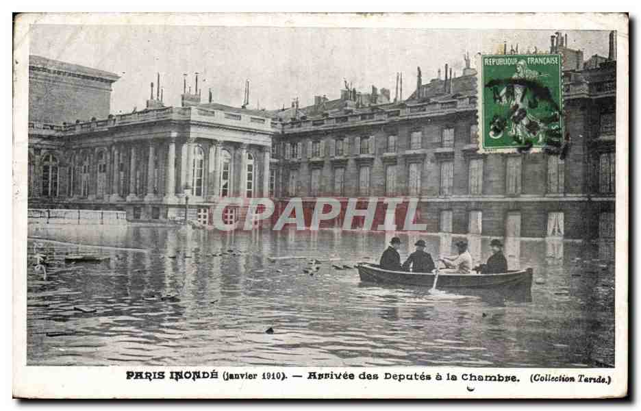 CPA Paris Inonde Arrivee des Deputes a la Chambre Inondations 1910
