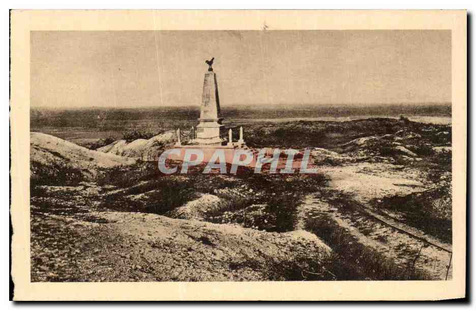 Les Éparges — Monument élevé au Sommet de l'Éperon à la 12e Division et à leurs frères d'armes tombés aux Éparges — Héliogravure de l'Ossuaire de Douaumont