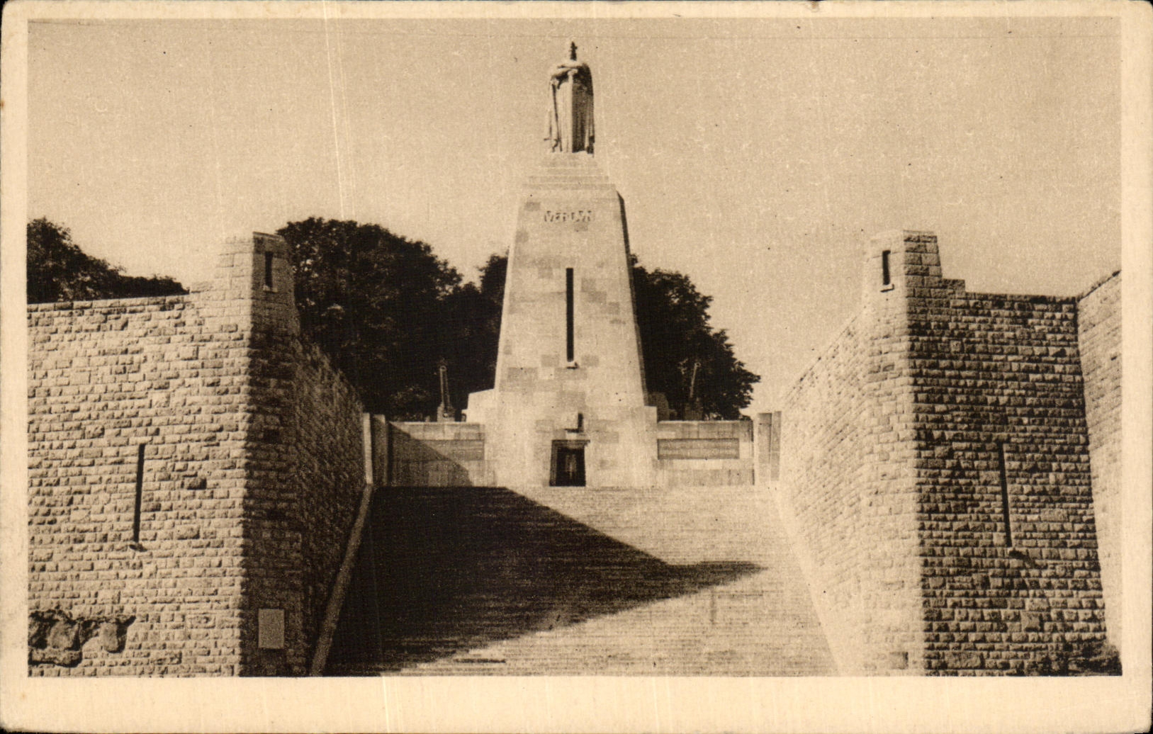 Verdun — Le Monument à la Victoire et aux Soldats de Verdun — Éditeur Verdun
