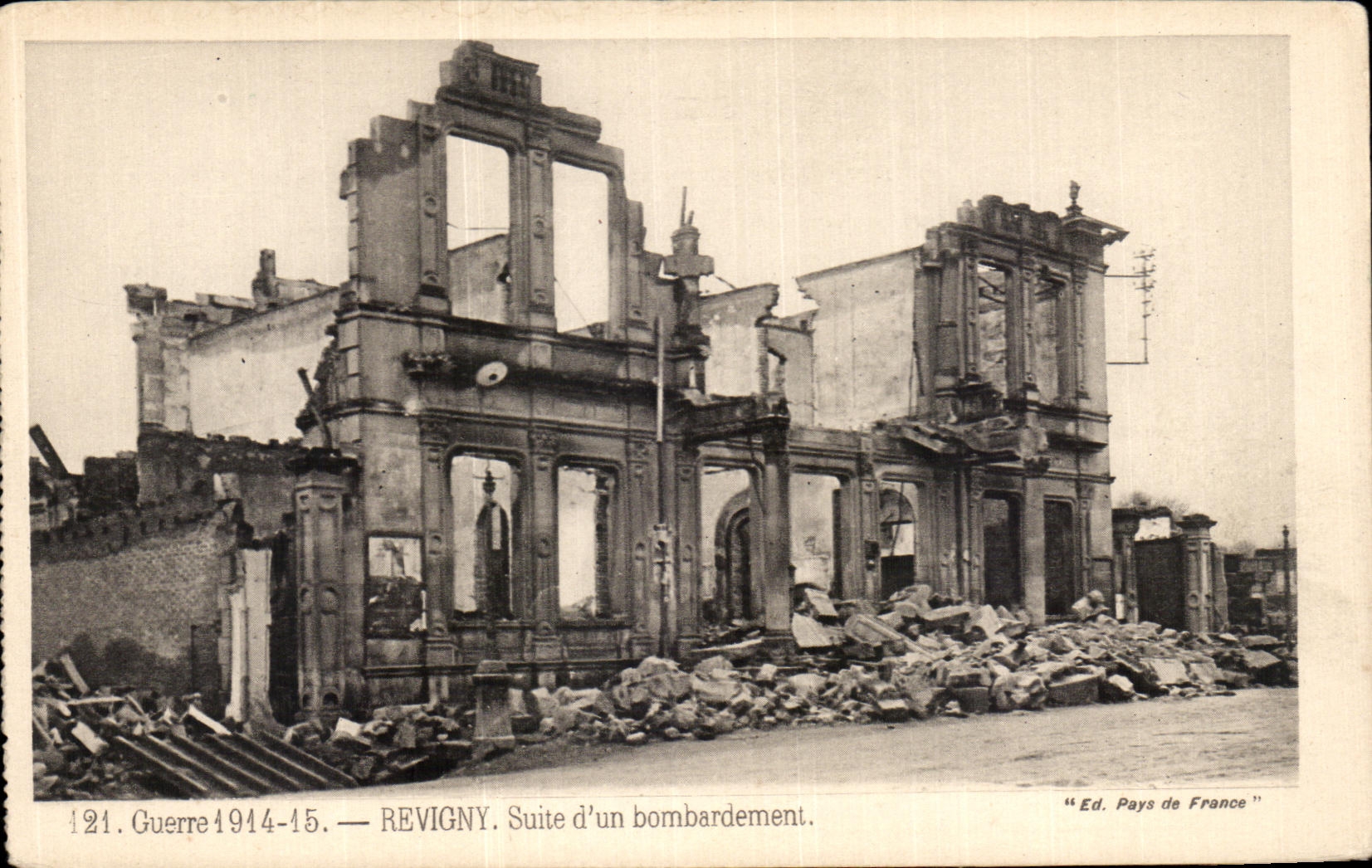 CPA Guerre 1914 15 Revigny Suite d un bombardement Militaria