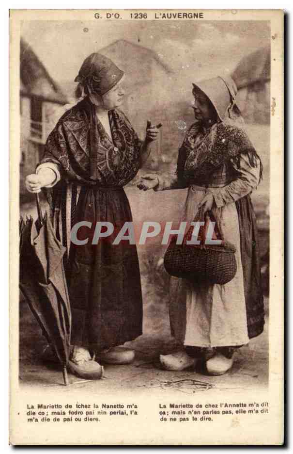 Deux femmes en costume traditionnel — Auvergne — G. D'O. 1236