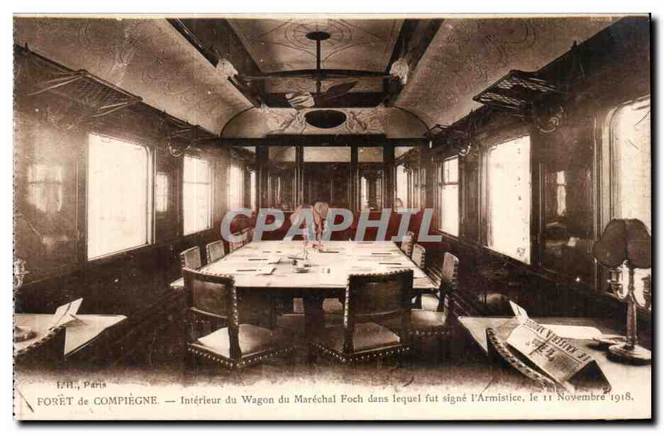 CPA Foret de Compiegne Interieur du Wagon du Marechal Foch dans Iequel fut signe I Armistice le 11 Novembre 1918