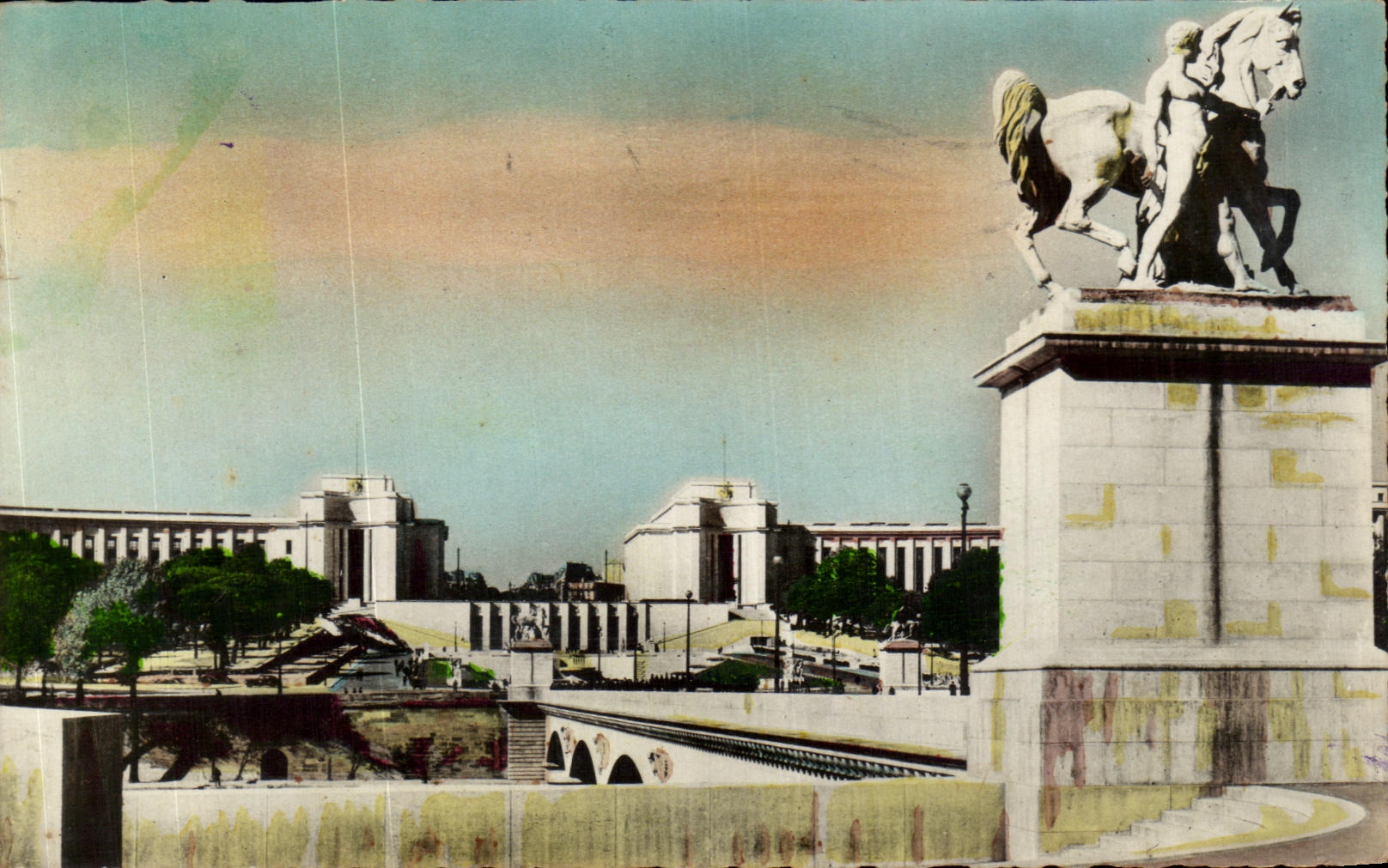 CPA Paris Le Palais de Chaillot Cheval Horse