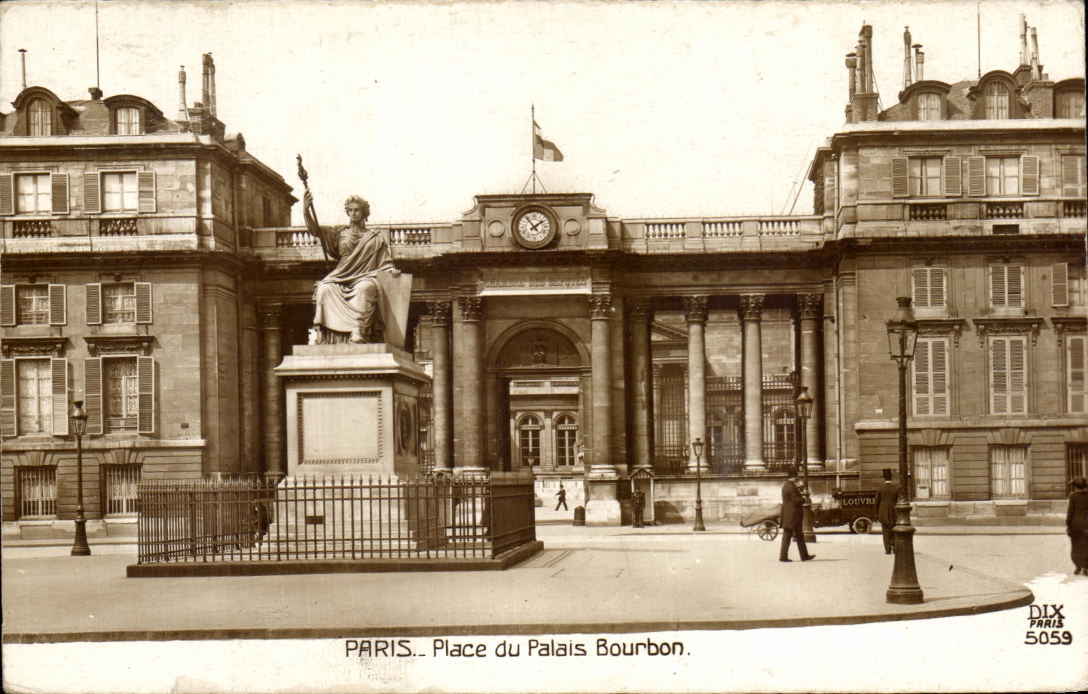 CPA Paris Place du Palais Bourbon