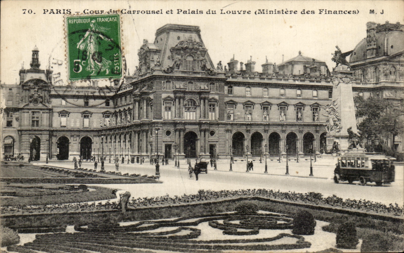 CPA Paris Cour Carrousel et Palais du Louvre Ministere des Finances