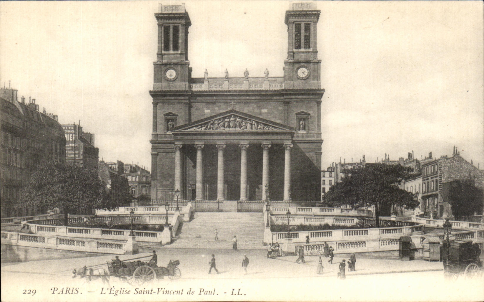 CPA Paris L Eglise Saint Vincent de Paul
