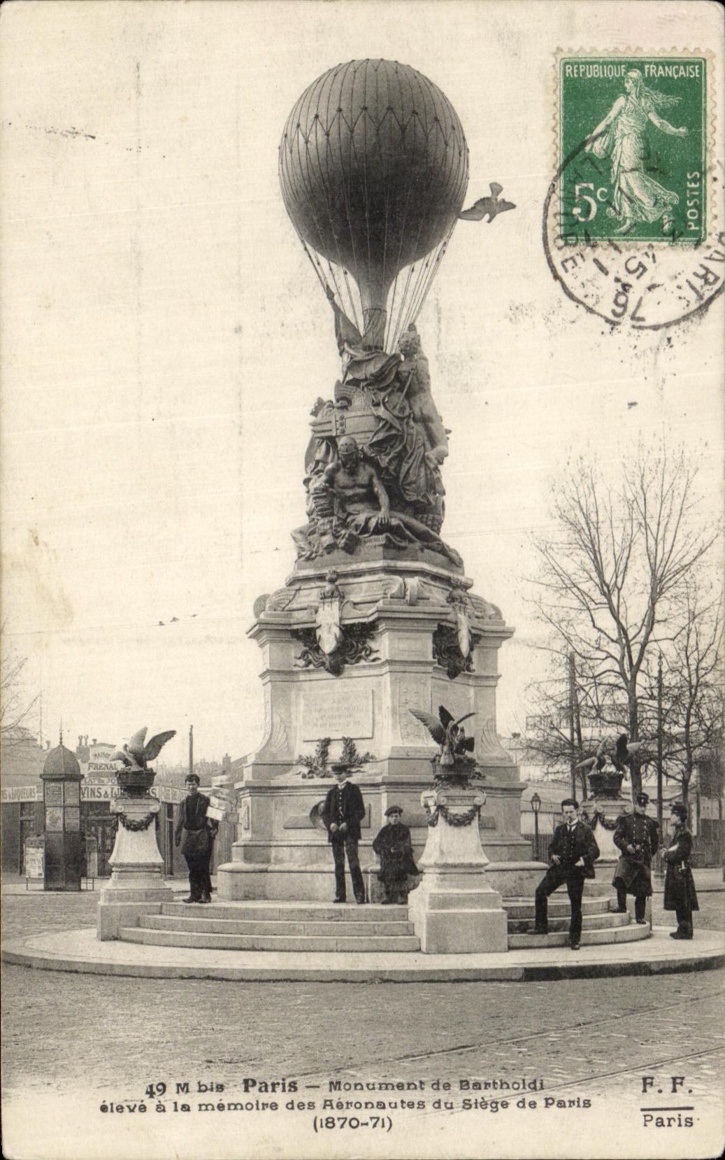 CPA Paris Monument de Bartholdi eleve a la memotre des Aeronautes du Siege de Paris Ballon Dirigeable 