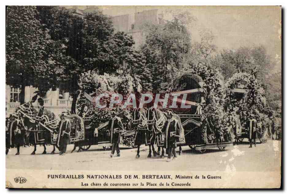 CPA Funerailles Nationales De M Berteaux Ministre de la Guerre Les Chars de Couronnes sur la Place de la Conorde