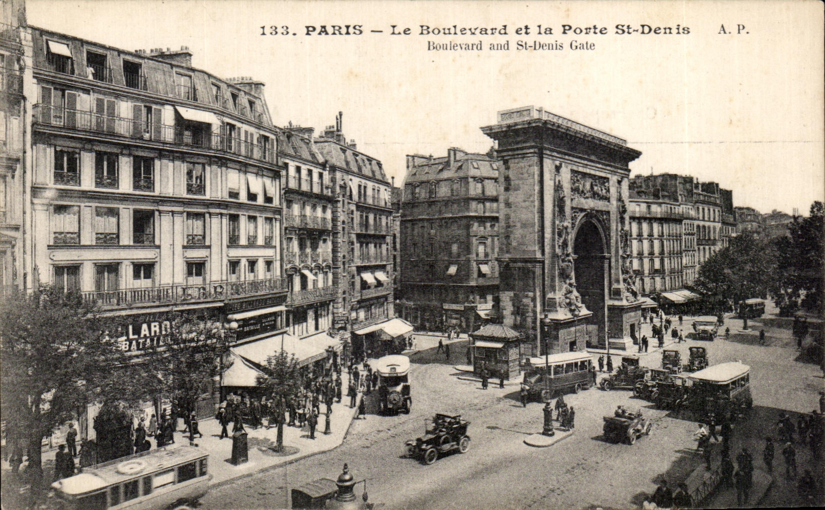 CPA Paris Le Boulevard et la Porte St Denis Boulevard and St Denis Gate