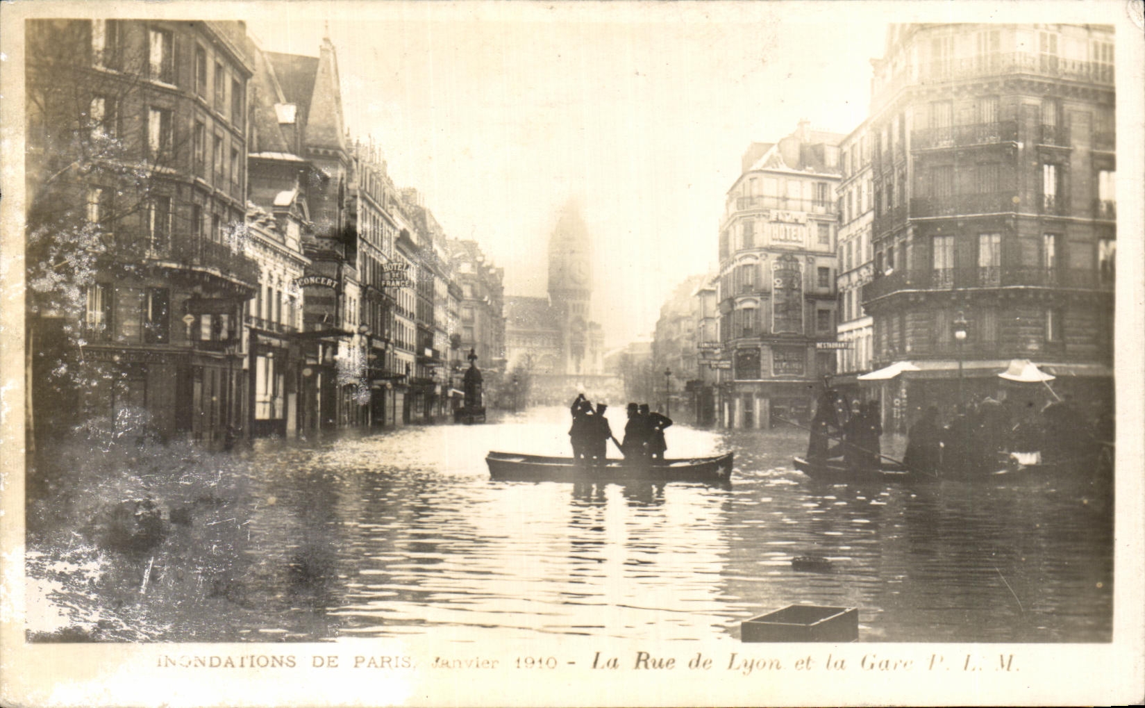 CPA Inondations de Paris Rue et la gare de Lyon 
