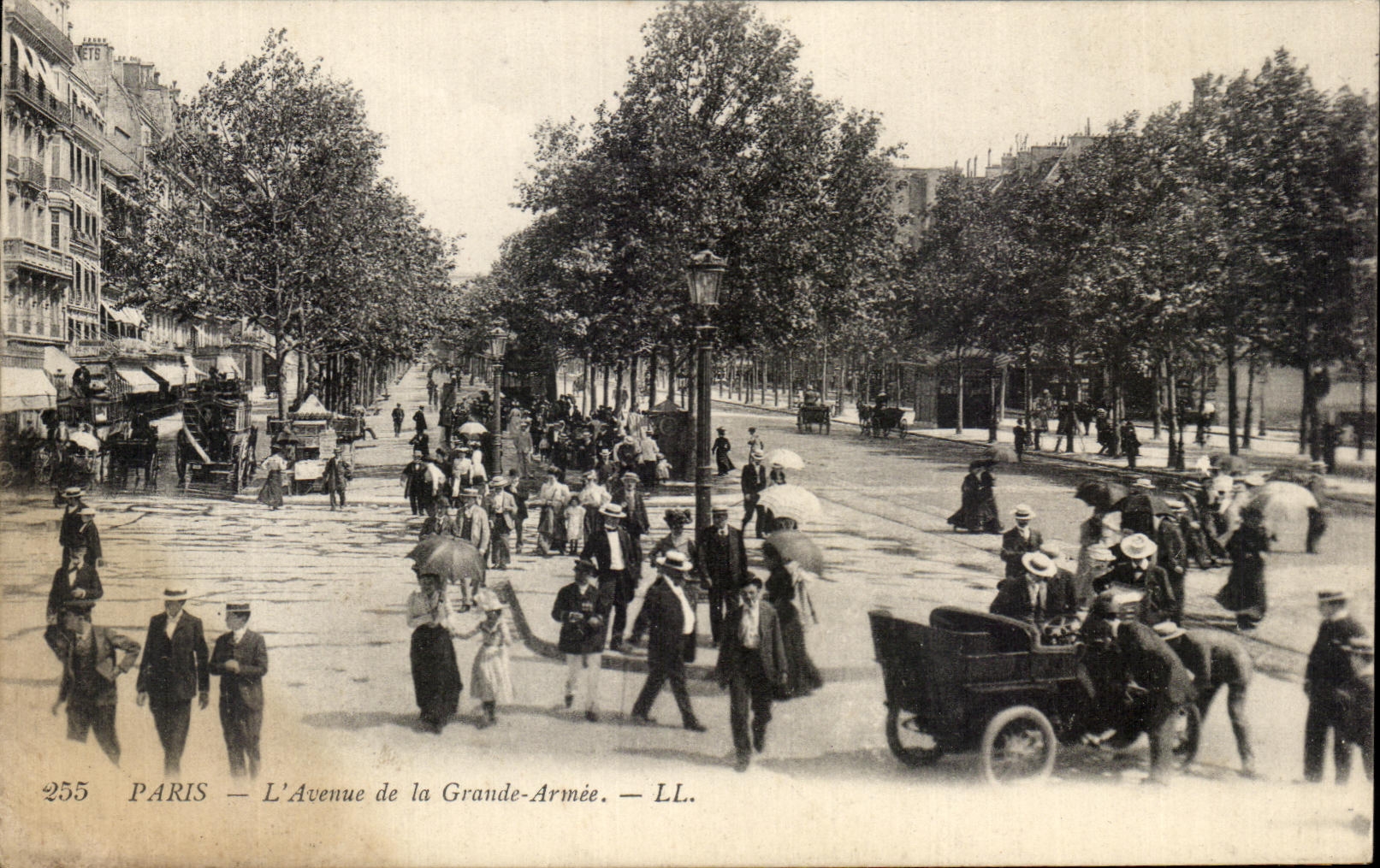 CPA Paris L Avenue de la Grande Armee