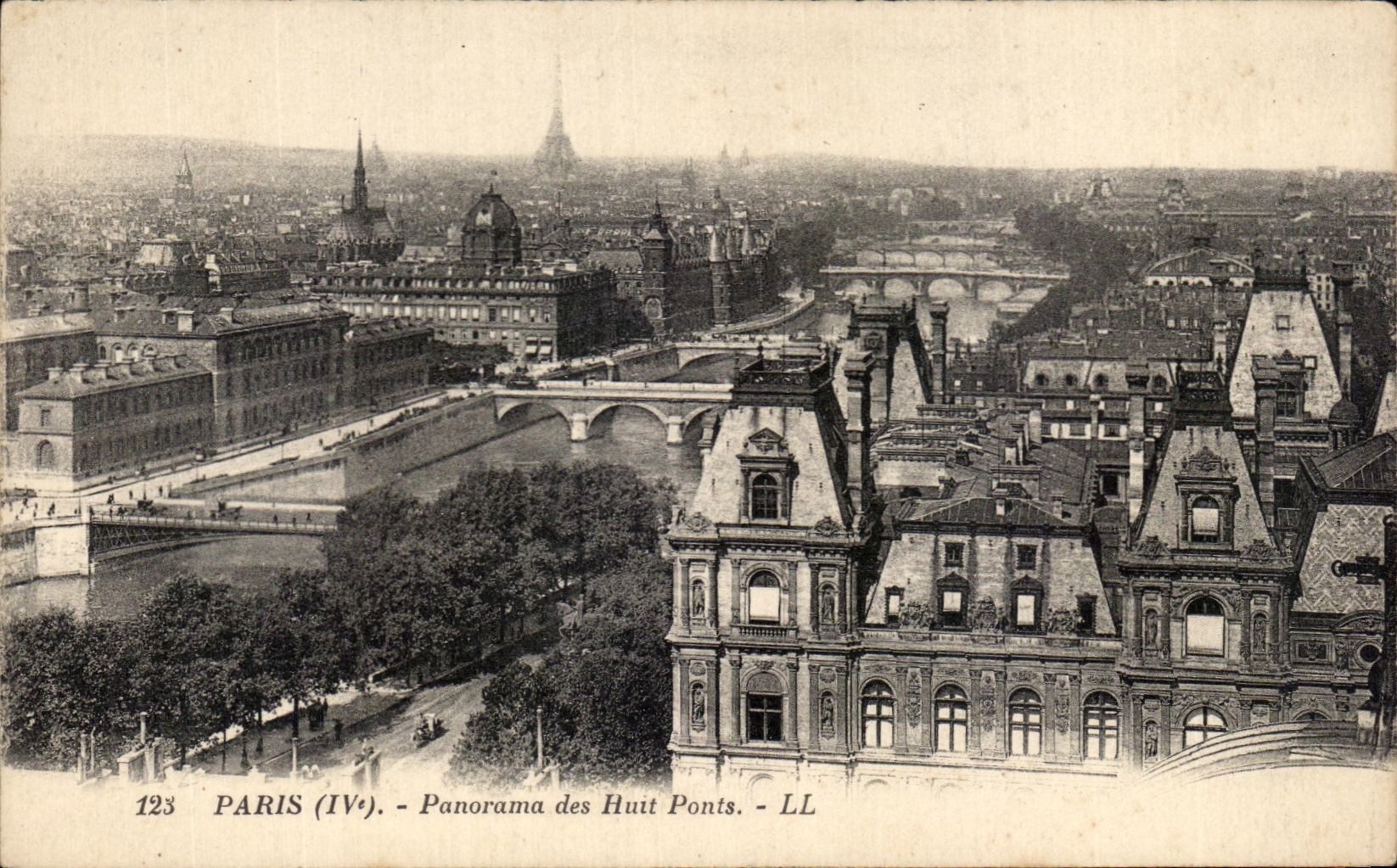 CPA Paris Panorama des Huit Ponts Tour Eiffel