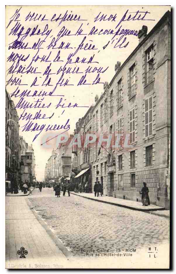 CPA Puy de Dome Riom Rue de I Hotel de Ville