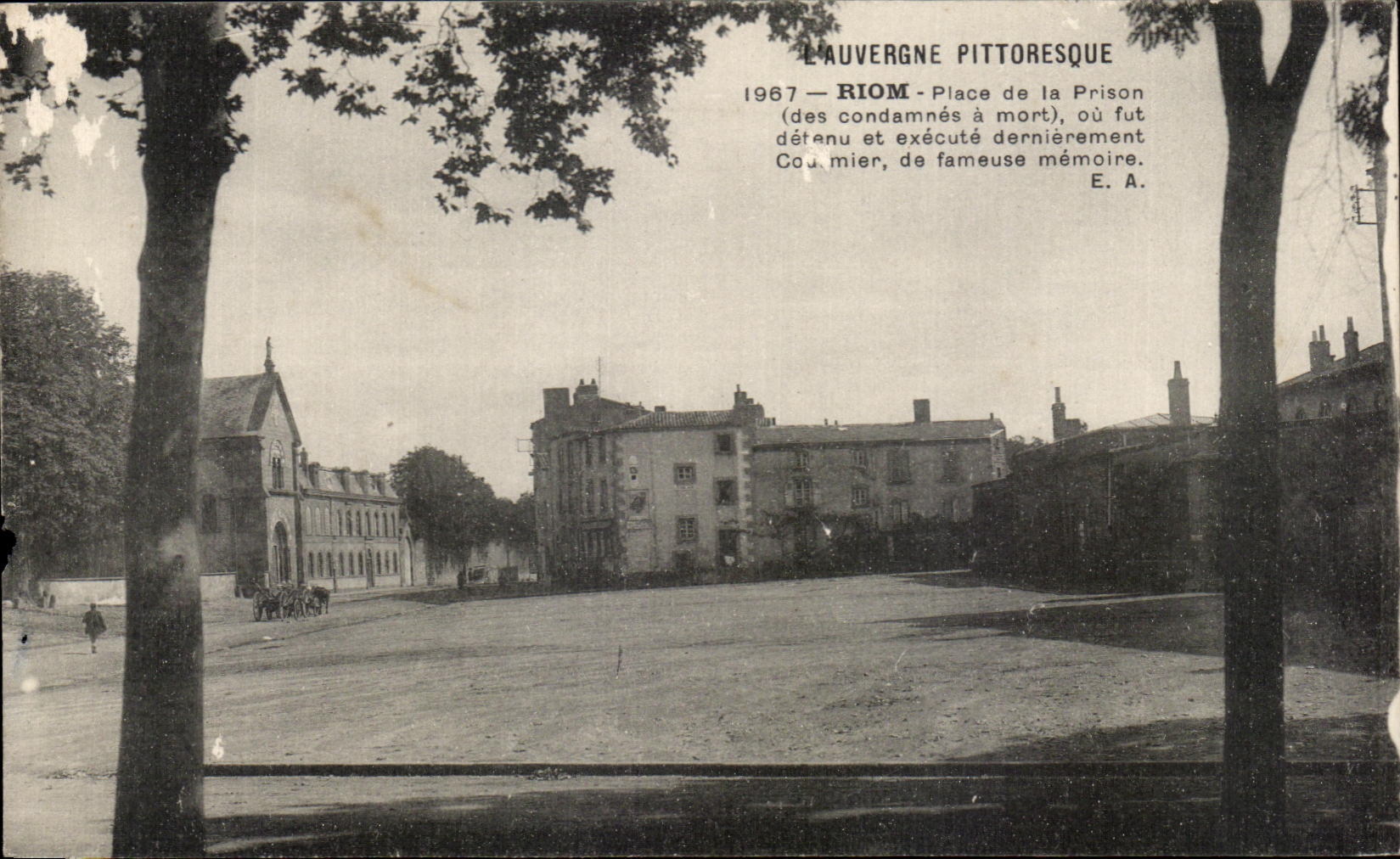 CPA L Auvergne Pittoresque 1967 Riom Place de la prison