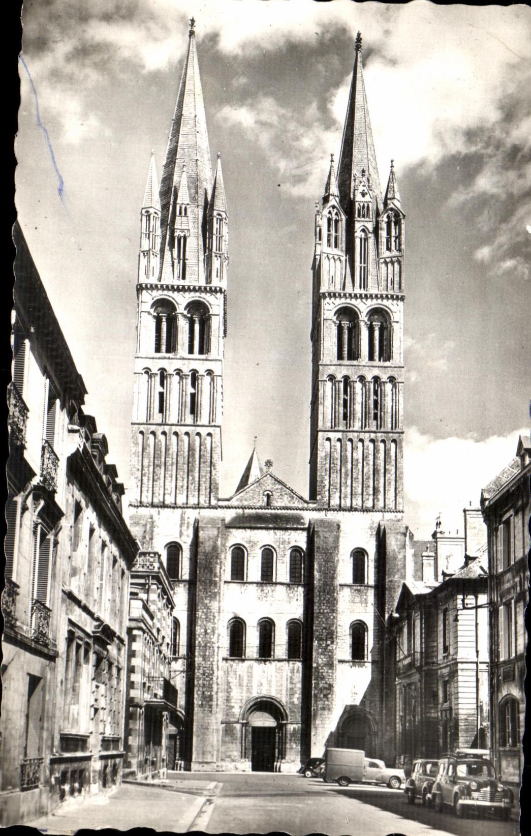CPA Caen L Abbaye aux Hommes Eglise Saint Etienne Facade Occiden du XII