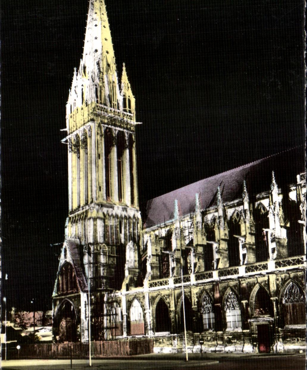 CPA Caen L Eglise Saint Plerre illuminee