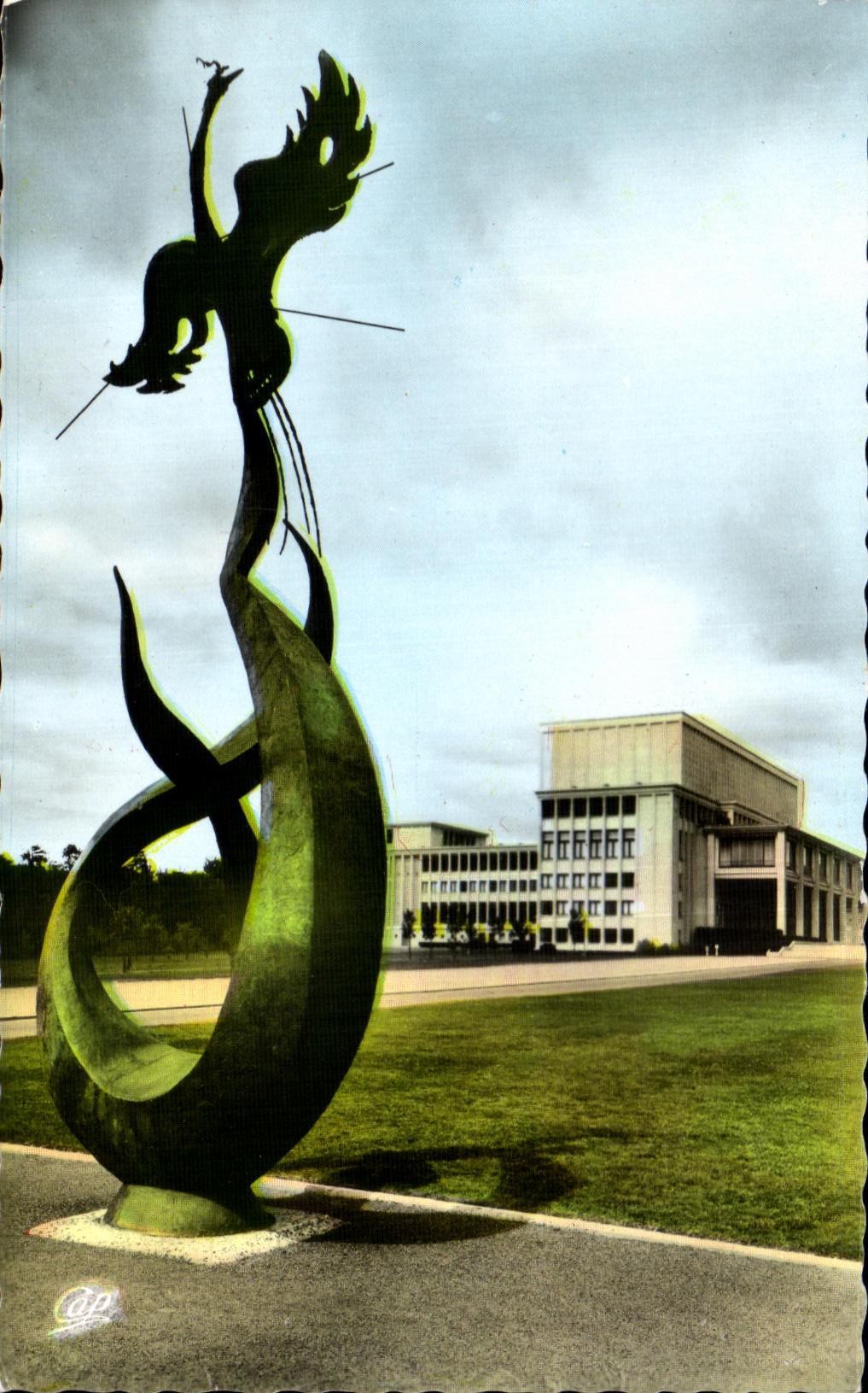 Caen — Devant l'Université — Le Phénix, sculpture de Louis Leygue