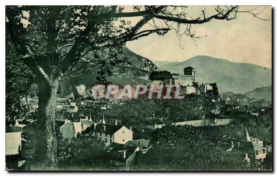 CPA Lourdes La Ville et le Chateau Fort