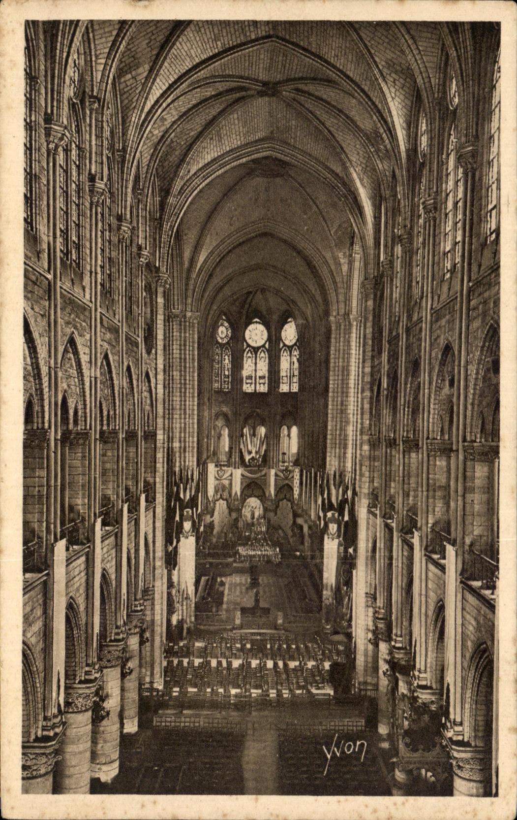 CPA Paris En Flanant Interieur de Notre Dame
