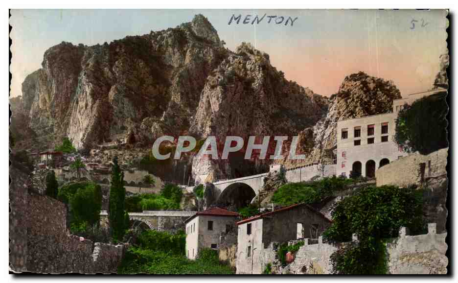 CPA La Cote d Azur Menton Vue Generale de la Frontlere Le Pont Saint Louis et le Batiment des Douanes Italiennes
