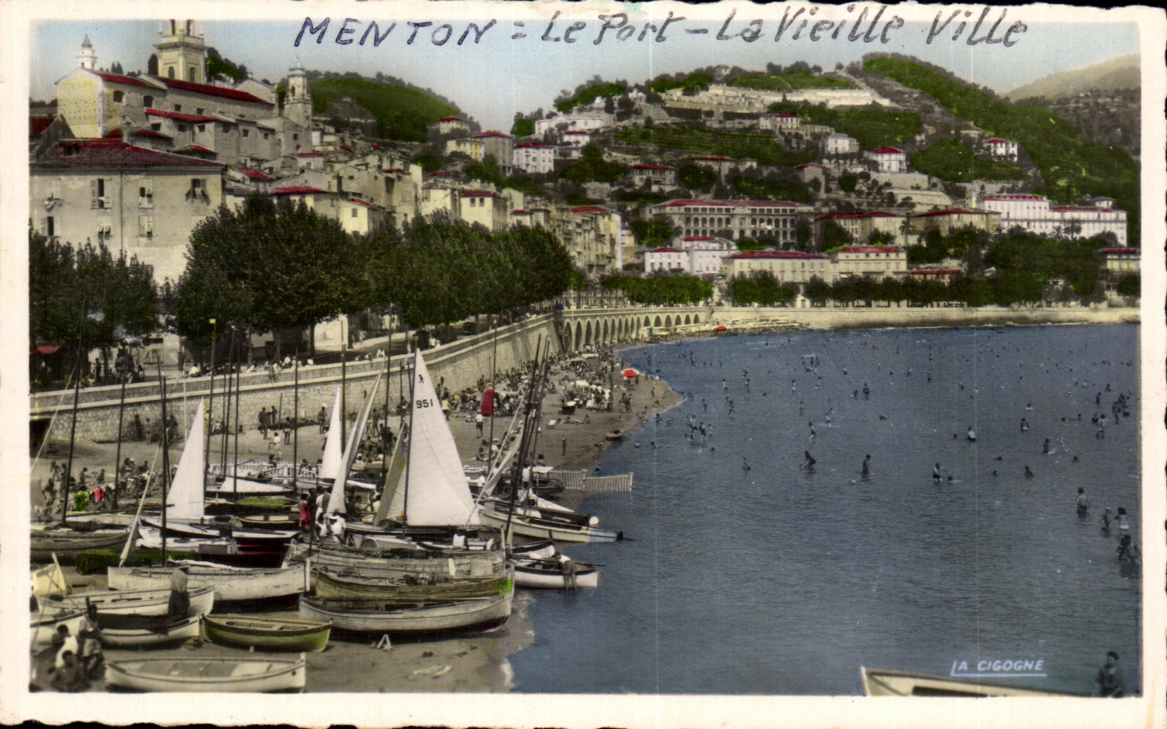 CPA Menton Le Port la vieille ville et le square Victoria