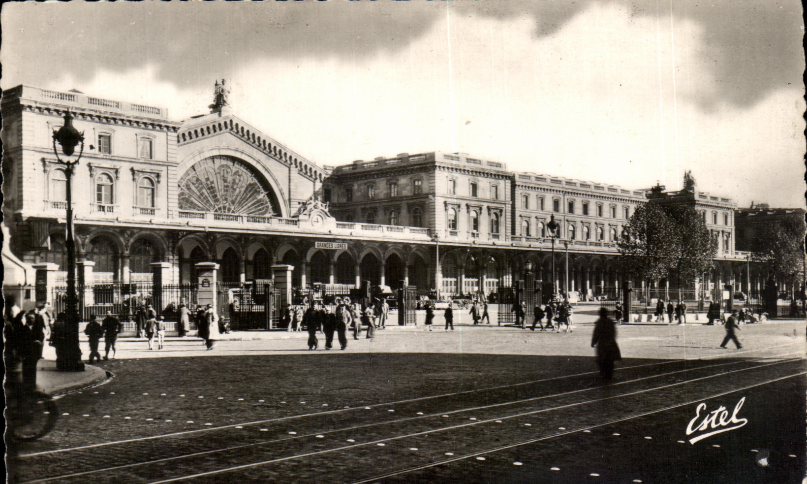CPA Paris La Gare de I Est The East Station